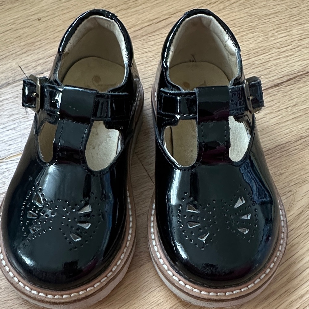 Young Soles Rosie T-bar shiny patent leather Mary Jane buckle shoes EUR size 23